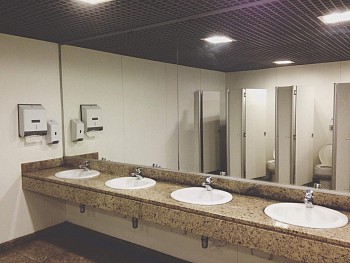 Janitorial Cleaning Supplies Vancouver: How to Maintain Restrooms with the Right Cleaning Tools